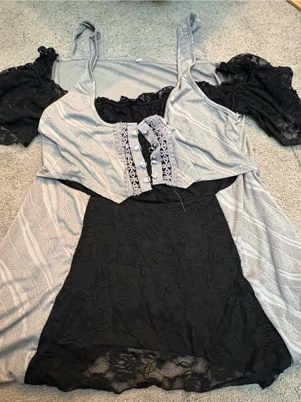Black & Gray Lace-Accent Women's lace up top